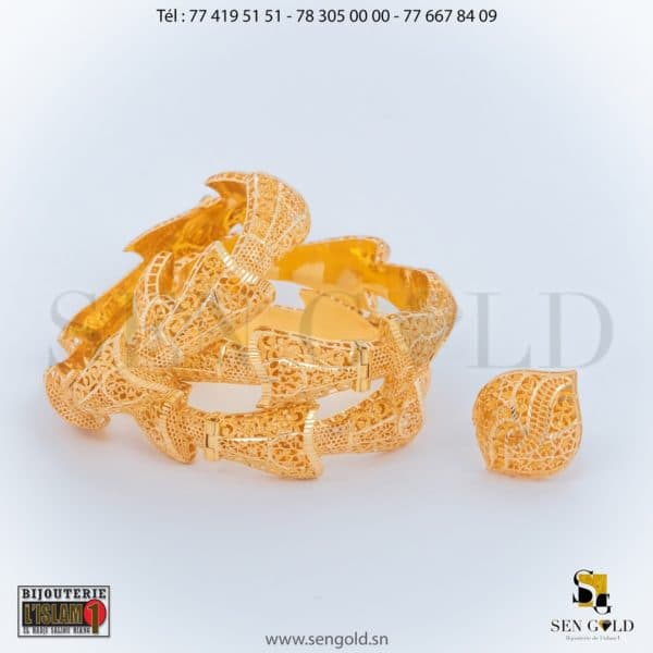Ensemble Bracelets et bague Bahreïn en Or 21 carats 83.3 grammes Bijouterie de l'islam sen - gold