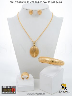 Ensemble collier boucles d'oreilles bracelet et bague en Or 18 carats 37.6 grammes Bijouterie de l'islam sen - gold