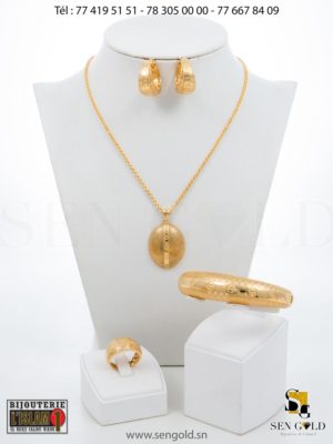 Ensemble collier boucles d'oreilles bracelet et bague en Or 18 carats 42.8 grammes Bijouterie de l'islam sen - gold