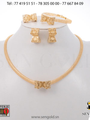 Bijouterie de l'islam sengold Ensemble collier boucles d'oreilles bracelet et bague en Or 18 carat 37.4 grammes