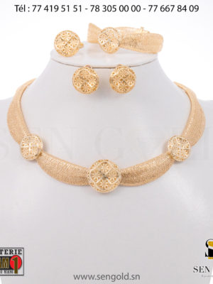 Bijouterie de l'islam sengold Ensemble collier boucles d'oreilles bracelet et bague en Or 18 carat 53.6 grammes