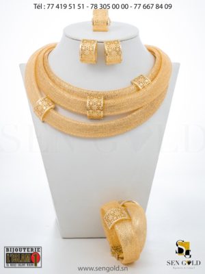 Ensemble collier boucles d'oreilles bracelet et bague en Or 18 carats 103.6 grammes Bijouterie de l'islam sengold