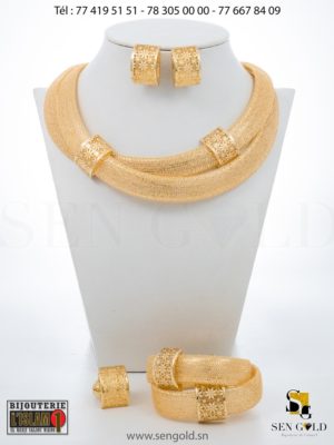 Bijouterie de l'islam sengold Ensemble collier boucles d'oreilles bracelet et bague en Or 18 carats 83.29 gramme sn