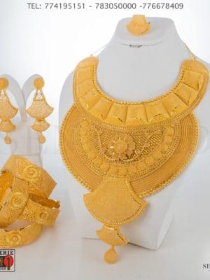 Bijouterie de l'islam sengold Ensemble collier boucles d'oreilles bracelets et bague 21 carats 412.8 grammes