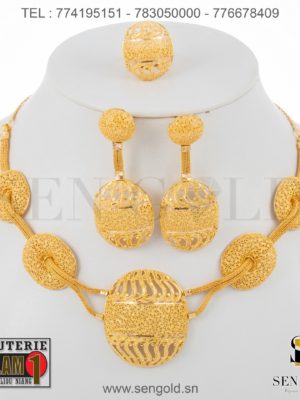 Bijouterie de l'islam sengold Ensemble collier boucles d'oreilles et bague India 21 carats 55.7 grammes