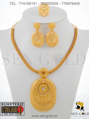 Bijouterie de l'islam sengold Ensemble collier boucles d'oreilles et bague India 21 carats 71.9 grammes