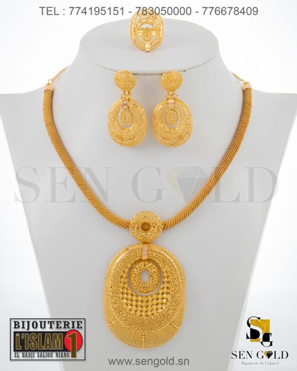 Bijouterie de l'islam sengold Ensemble collier boucles d'oreilles et bague India 21 carats 71.9 grammes