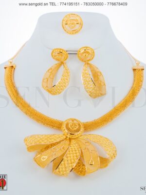 Bijouterie de l'islam sengold Ensemble collier boucles d'oreilles et bague 21 carats 79.6 grammes