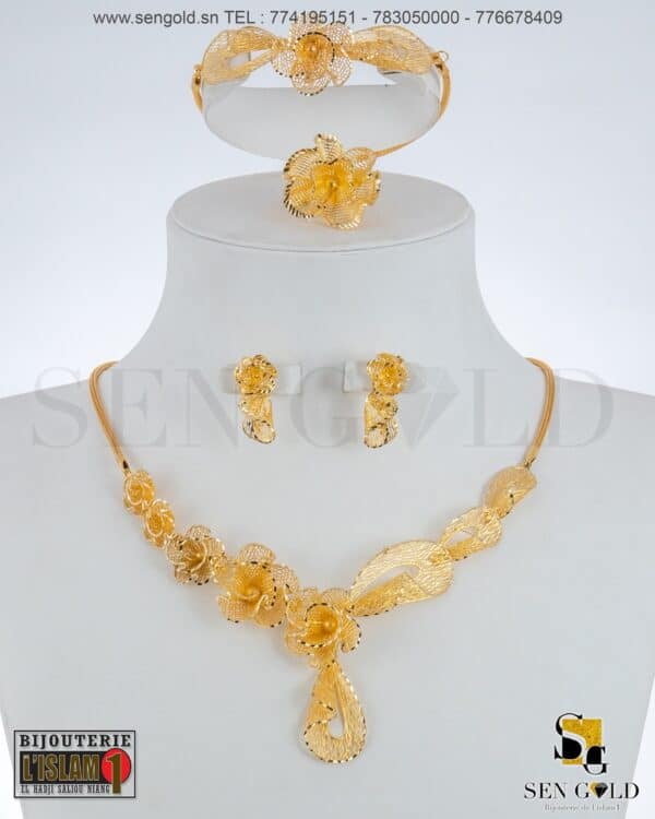 Bijouterie de l'islam sengold Ensemble collier boucles d'oreilles bracelet et bague en Or 18 carats 31.4 grammes